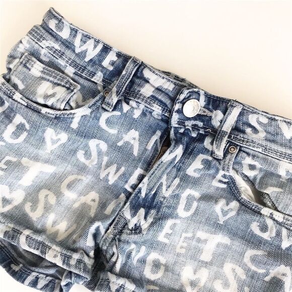 H&M denim letter print shorts VGUC 8-9Y - Picture 2 of 3